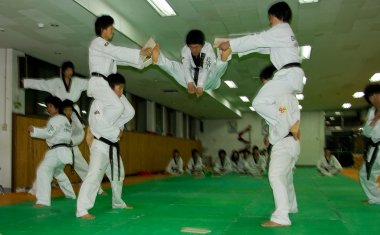Aerobatic High Jumping Taekwondo Double Kick